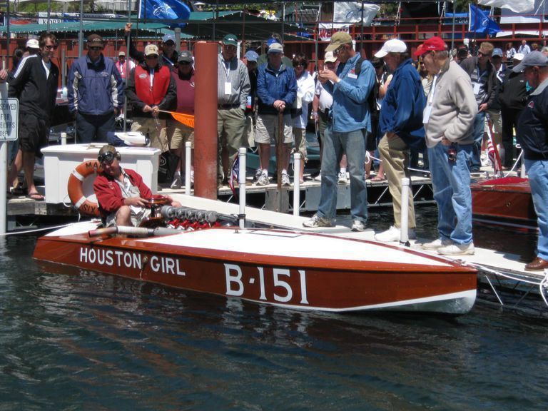 “Houston Girl” is a renowned 1928 17-foot Hacker-Craft 151-class stepped hydroplane racer powered by an original Peerless 151 OHC 4-cylinder engine