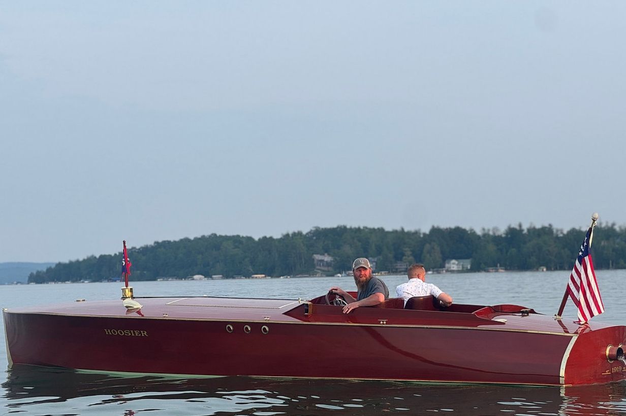 HOOSIER is the only known remaining original “Hoosier Class 28” race boat built by Hacker Boat Company.