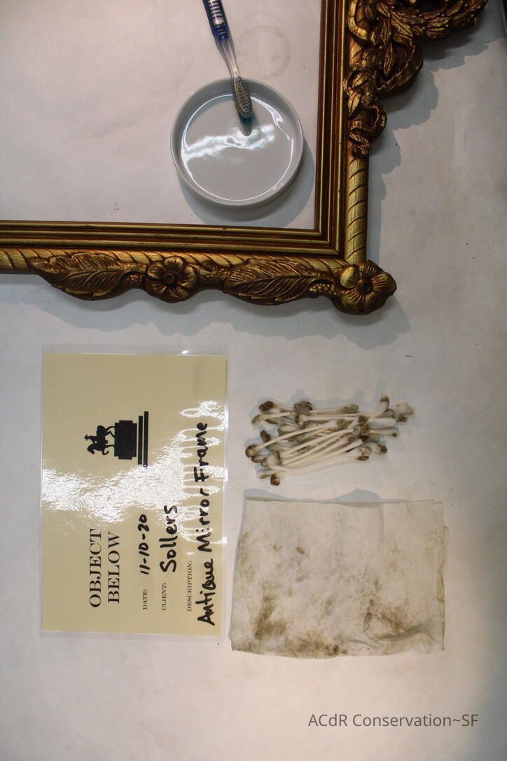 Wood-carved mirror frame with gold pigment - Image 19