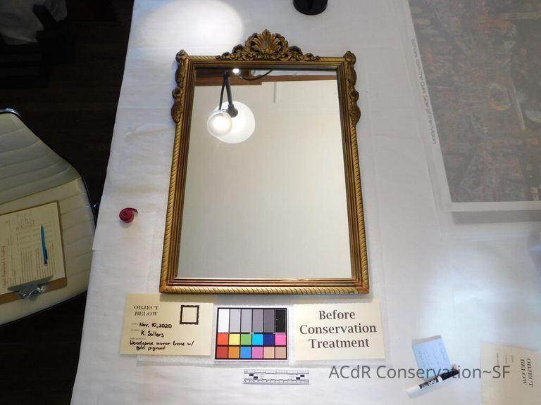 Wood-carved mirror frame with gold pigment - Image 2