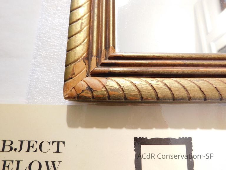 Wood-carved mirror frame with gold pigment - Image 3