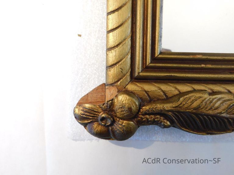 Wood-carved mirror frame with gold pigment - Image 6