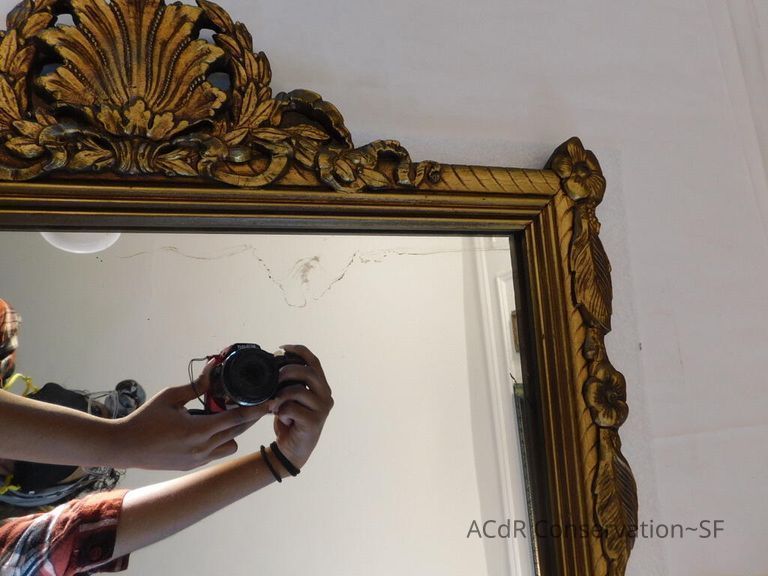 Wood-carved mirror frame with gold pigment - Image 7