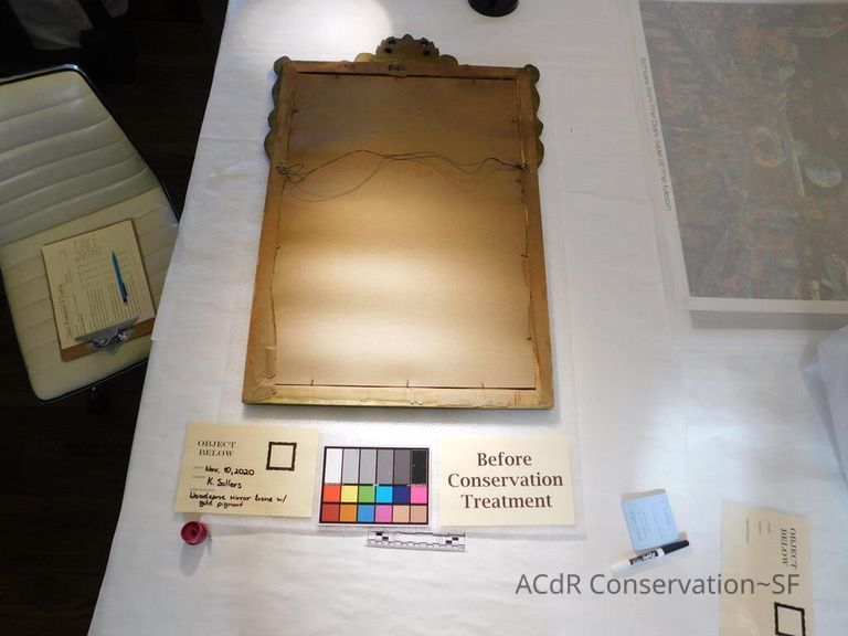 Wood-carved mirror frame with gold pigment - Image 9