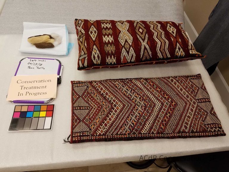 3 textiles and wool samples - Image 4