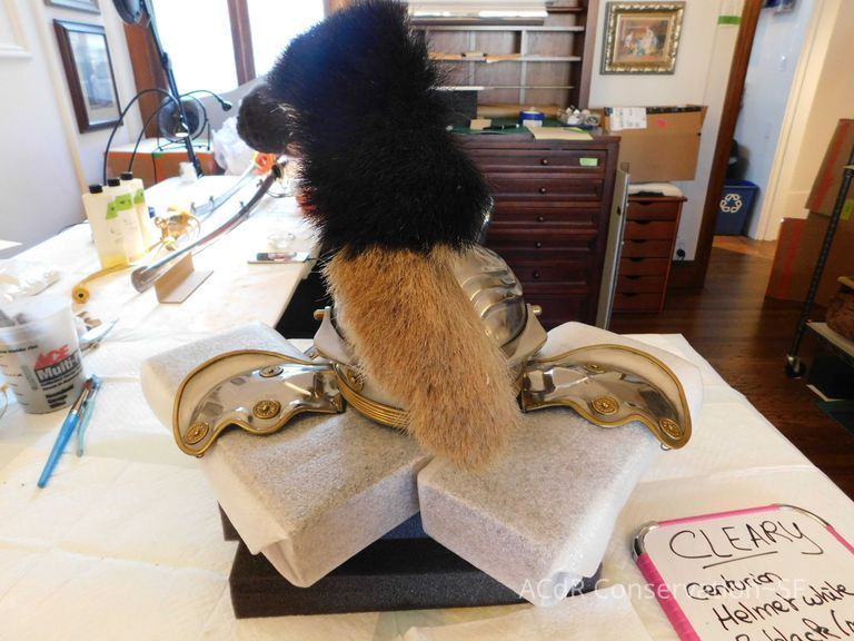 Centurion helmet with black and white horse hair - Image 2