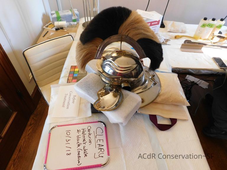 Centurion helmet with black and white horse hair - Image 3