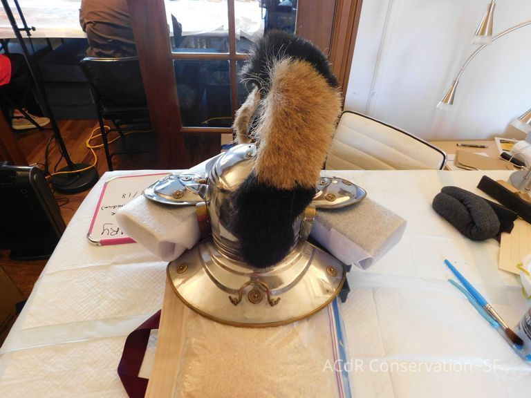 Centurion helmet with black and white horse hair - Image 4