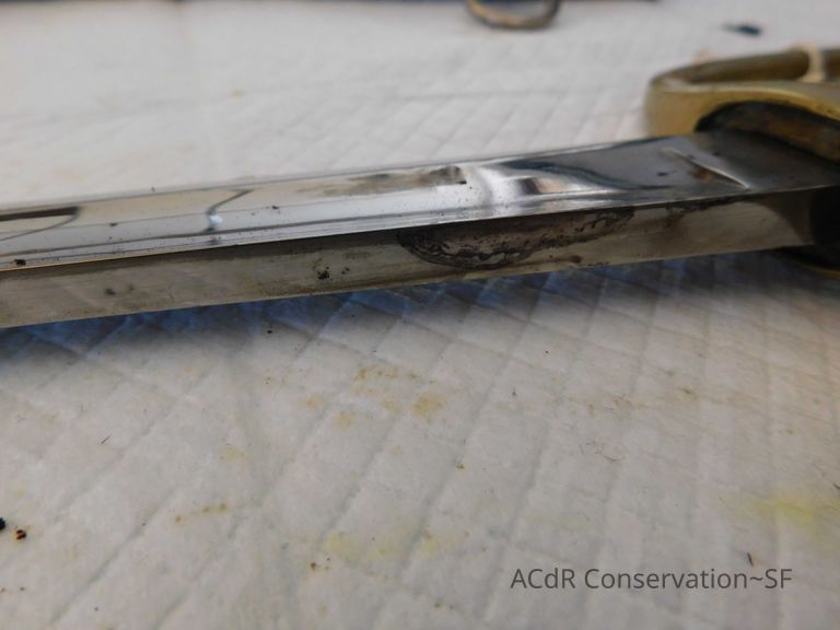 Saber with red and gold tassel - Image 4