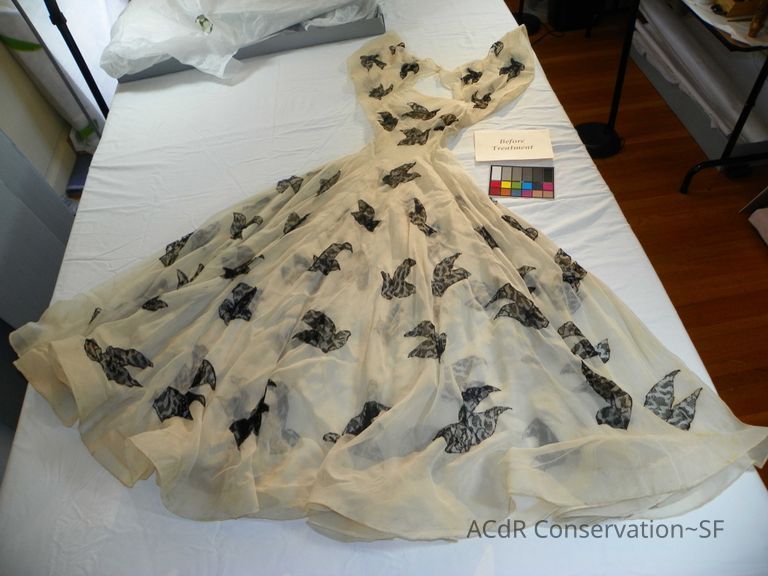          White Silk Organza Evening Gown with Chantilly Lace Doves picture number 1
