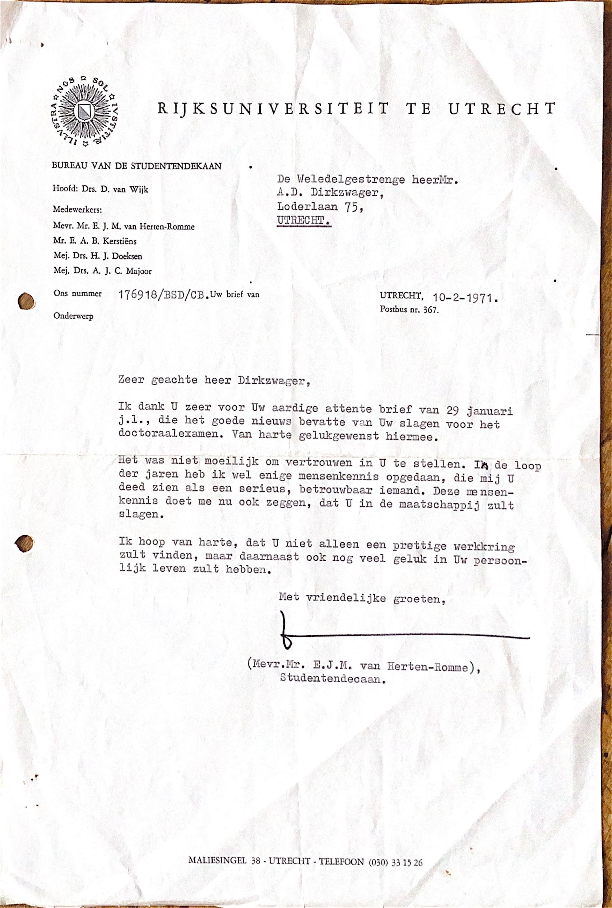 Vader Ab liet mij weten, na het huwelijk van Ary, dat als ik, voor het afgestudeerd zijn, zou (moeten) trouwen dat de maandelijkse toezegging van vader van het bedrag op mijn rekening voor mijn levensonderhoud, zou worden beëindigd. Vera en ik trouwden op 13 sept. 1969 . Daarvoor in de plaats kwam de studiefinanciering.