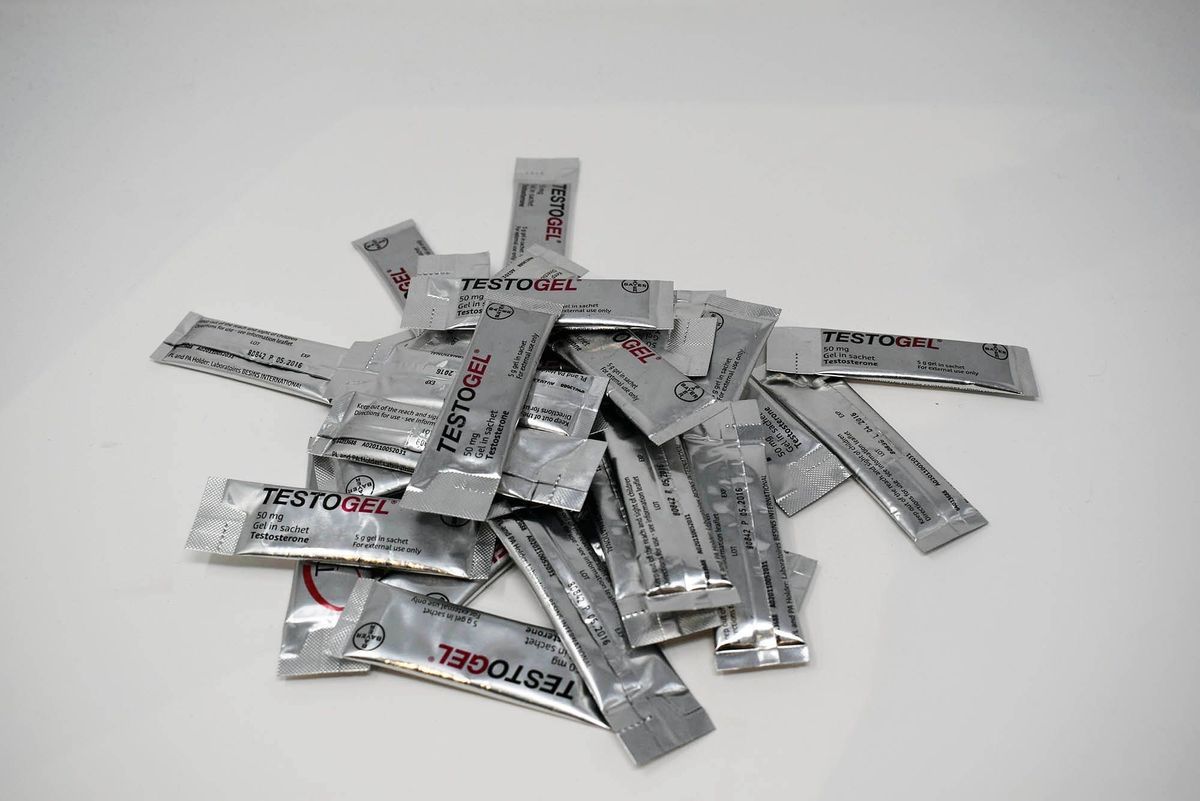 This image shows 28 50mg Testogel sachets