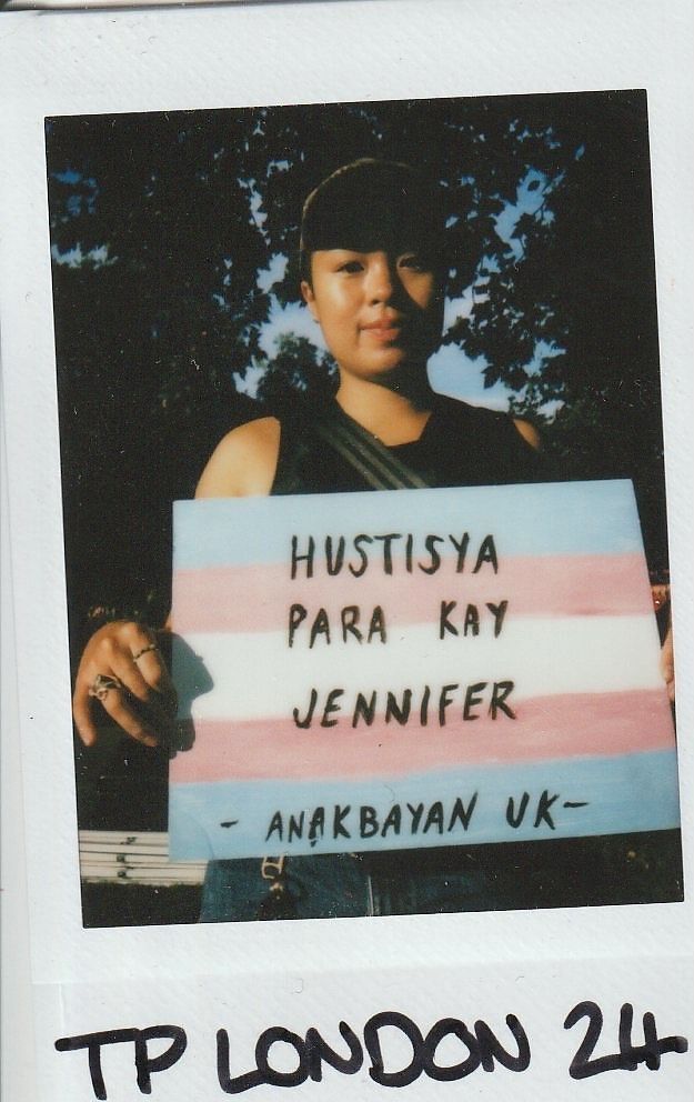 A person stands outside holding a sign advocating for justice, which reads "Hustisya para kay Jennifer"