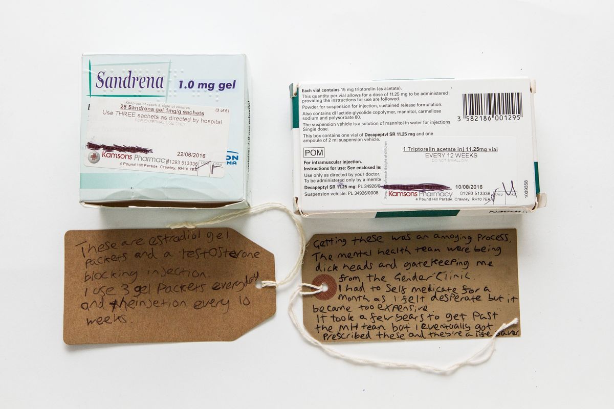 Light blue box reading "Sandrena 1.0 mg gel
Estradiol
28 sachets x 1.0 g gel" with a barcode in the bottom right corner.
