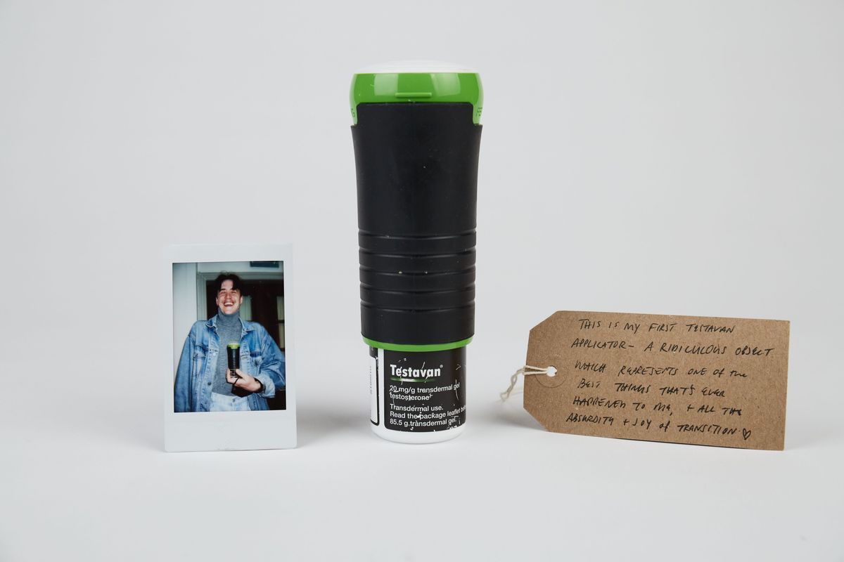A Testavan applicator with a polaroid of the owner and a brown handwritten luggage tag.