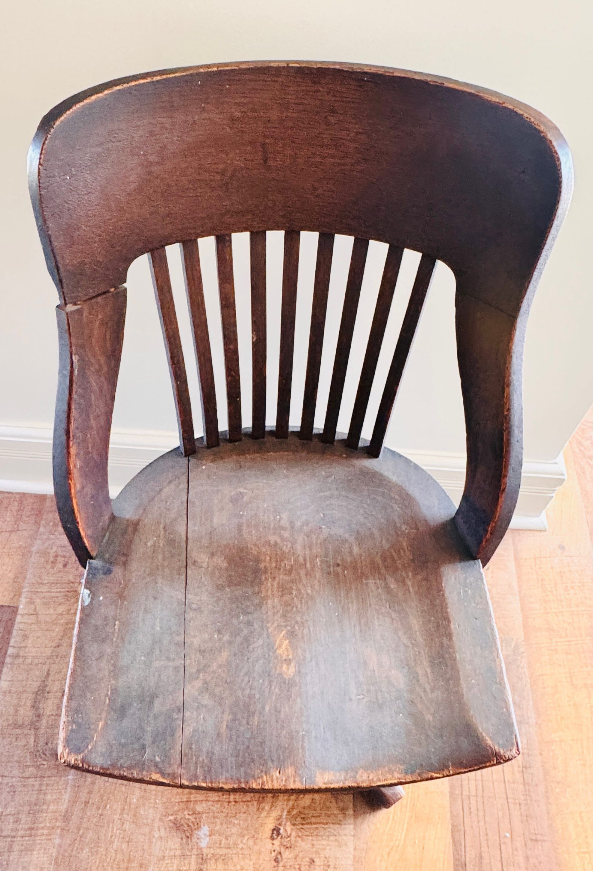 A wooden swivel office chair picture number 1