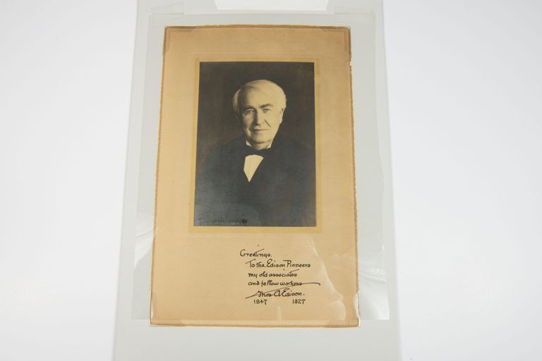 Portrait of Thomas Edison – Greetings to the Edison Pioneers (1927) picture number 1