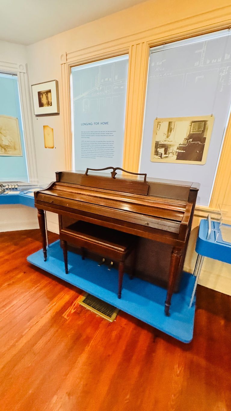 Wurlitzer: Latimer Family Piano picture number 1