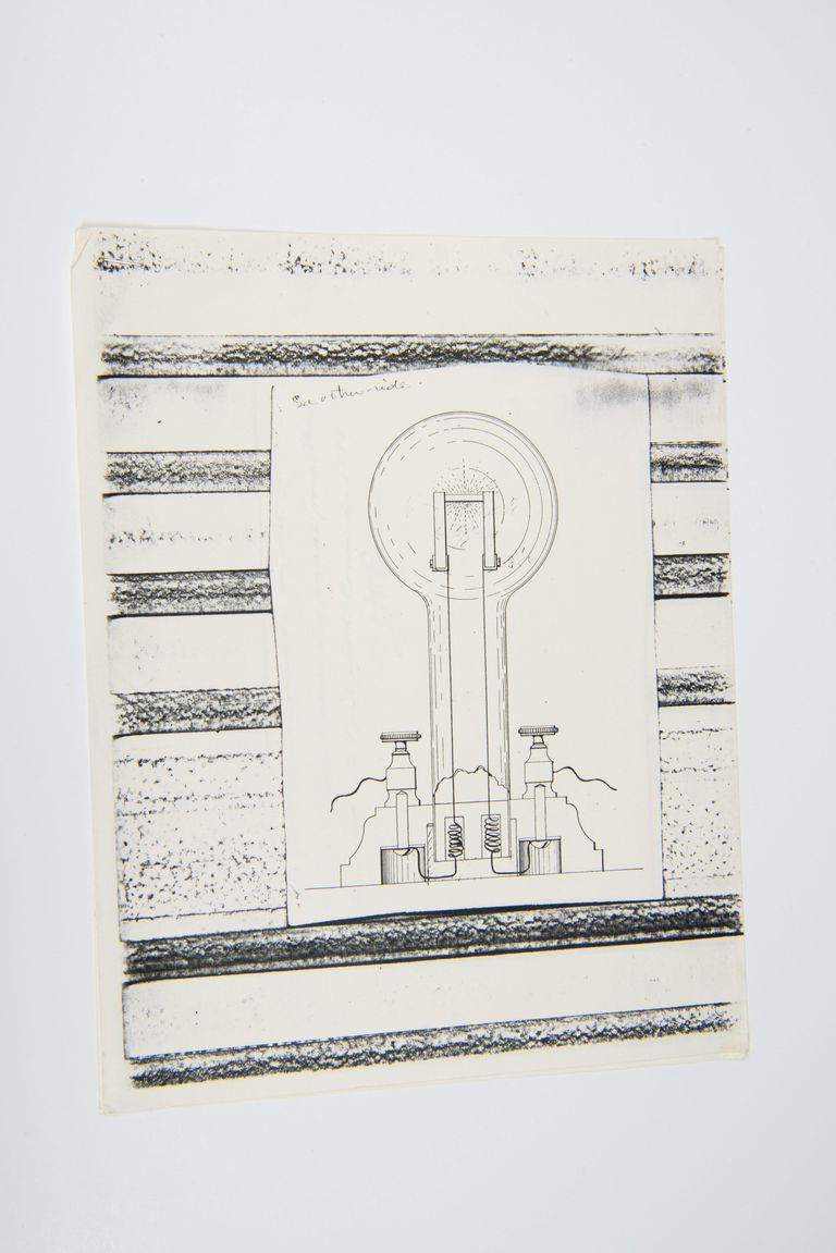 Technical Drawing of an Electric Light Bulb picture number 1