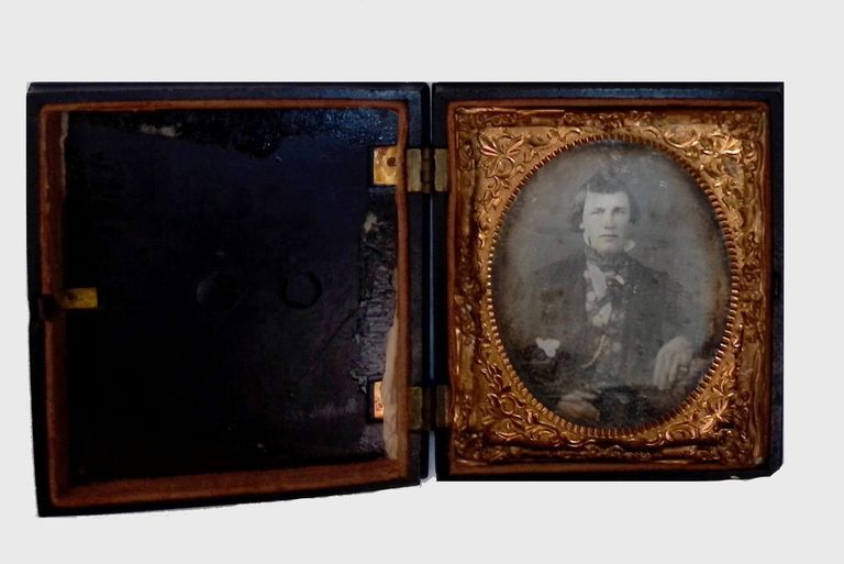 Daguerreotype, (1 box, ca. 1890) picture number 1