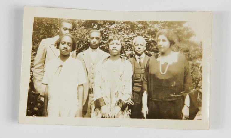 Winifred and Lewis Latimer with Family Members picture number 1