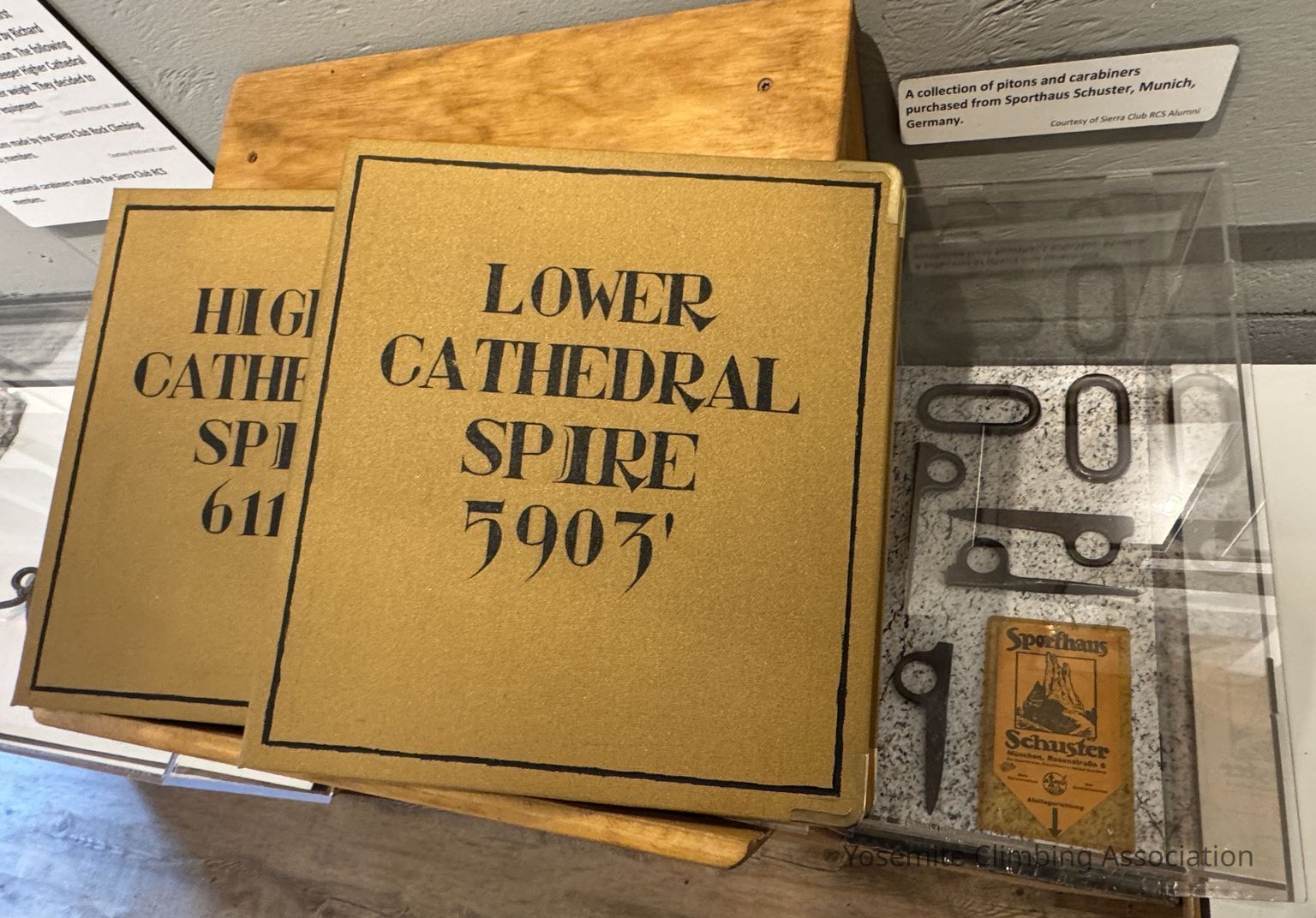 01.5 - Display Case 1 1/2