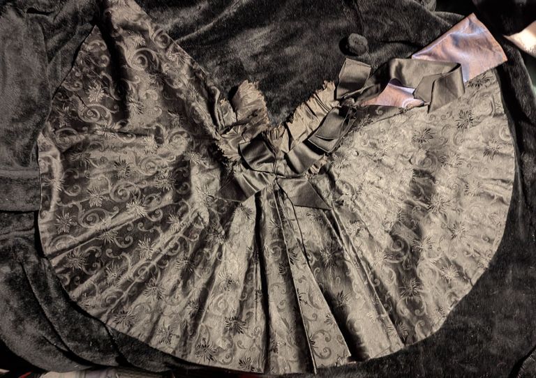 Woman’s Evening Cape (Mantle) - Image 3