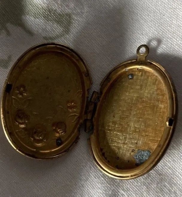 Victorian Vinaigrette Locket - Image 3