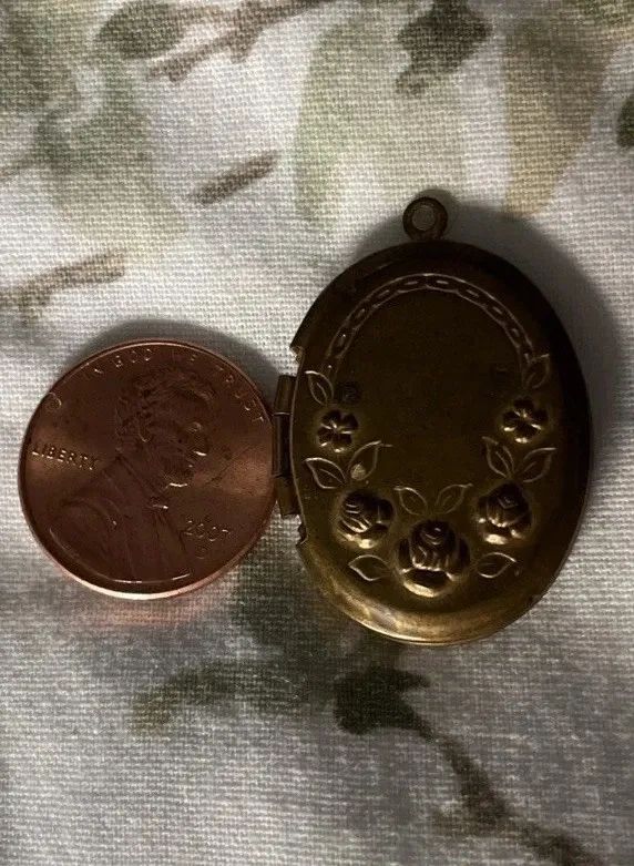 Victorian Vinaigrette Locket - Image 4