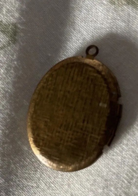 Victorian Vinaigrette Locket - Image 5