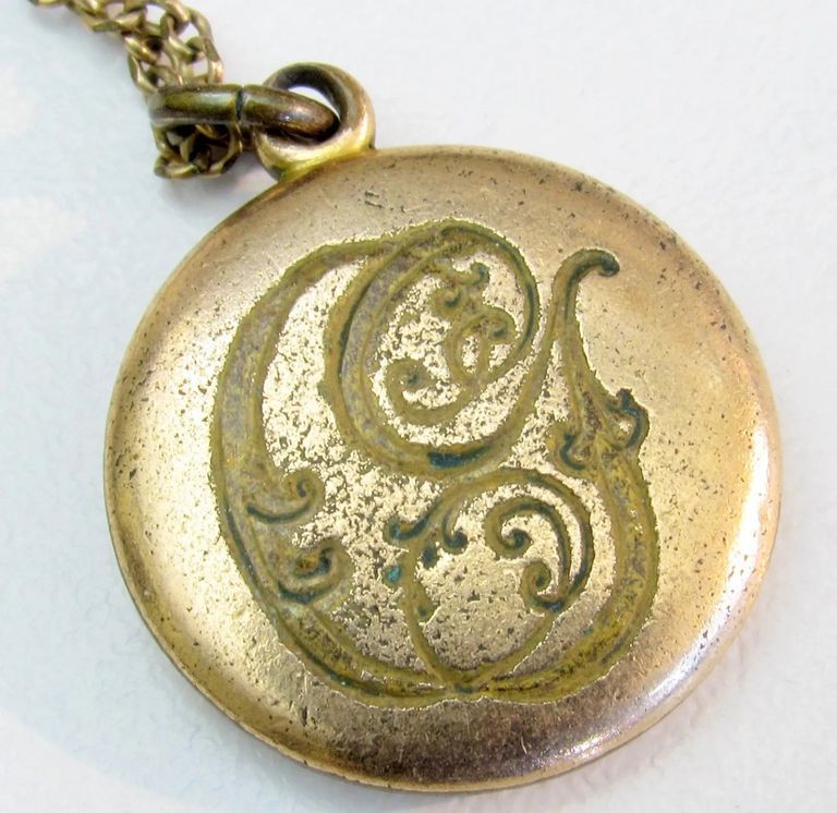 Art Nouveau Floral Locket Pendant with Engraved Initial “G” and Chain - Image 2