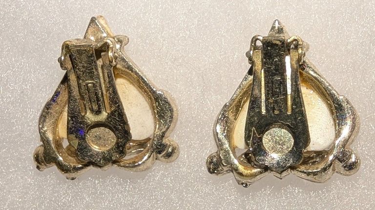 Mid-Century Molded Ivory-Tone Leaf Earrings with Gold-Tone Mounts - Image 2