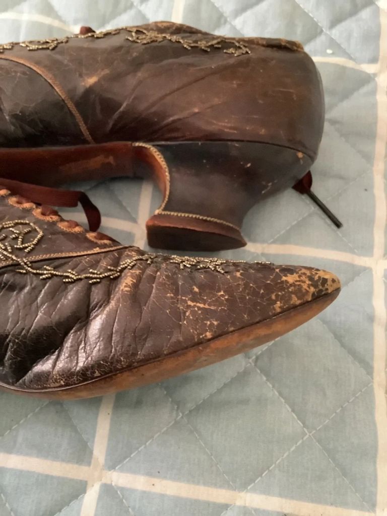 Victorian Women's Lace Up Dress Shoes - Image 3