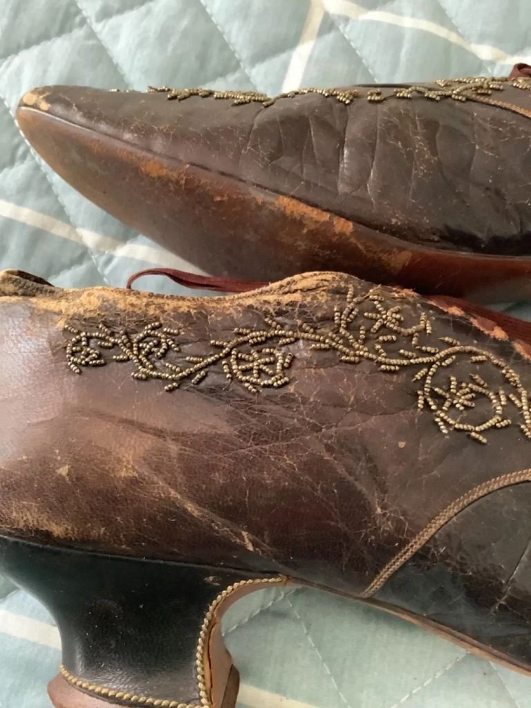 Victorian Women's Lace Up Dress Shoes - Image 4