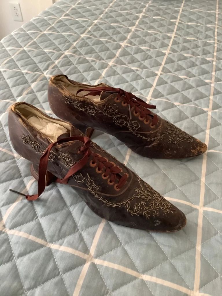 Victorian Women's Lace Up Dress Shoes - Image 6