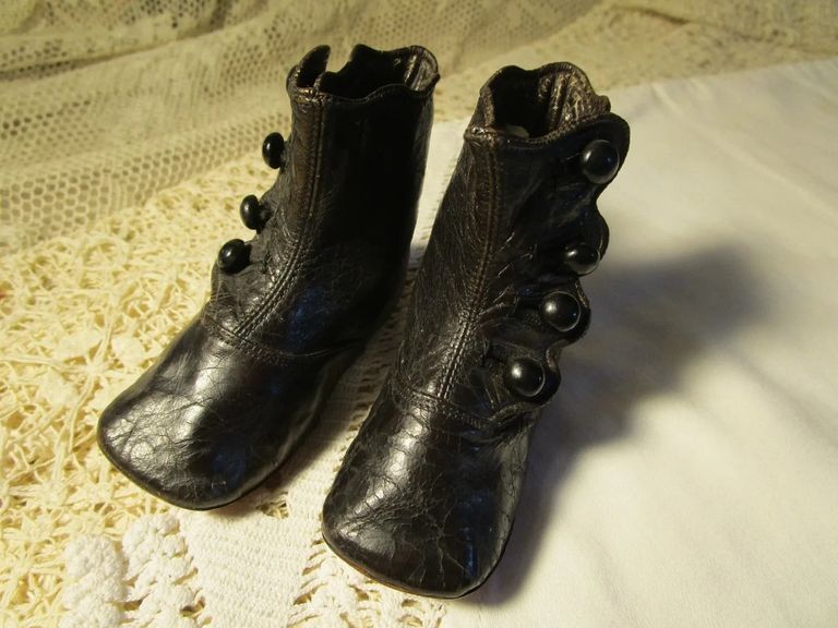 Victorian Child's Button Boots - Image 2
