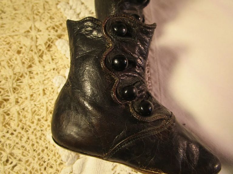 Victorian Child's Button Boots - Image 6