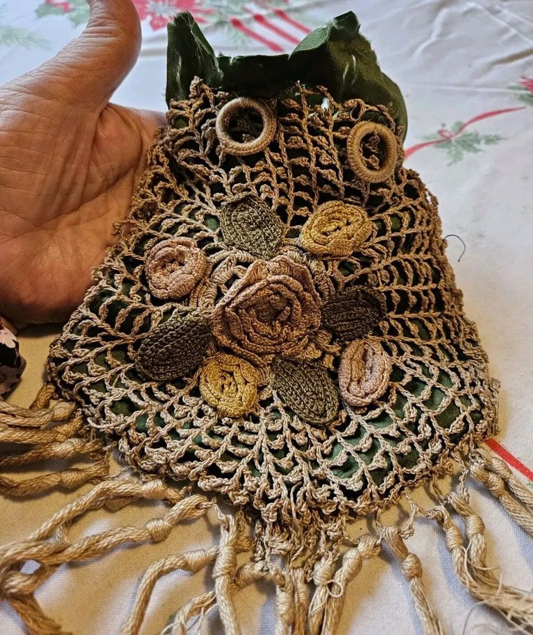 late-Victorian to early-Edwardian crochet reticule / evening purse