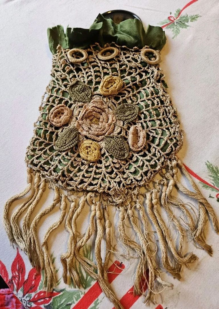 late-Victorian to early-Edwardian crochet reticule / evening purse - Image 2