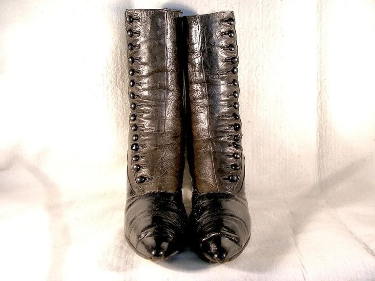 Women's Buttoned Ankle Boots - Image 2