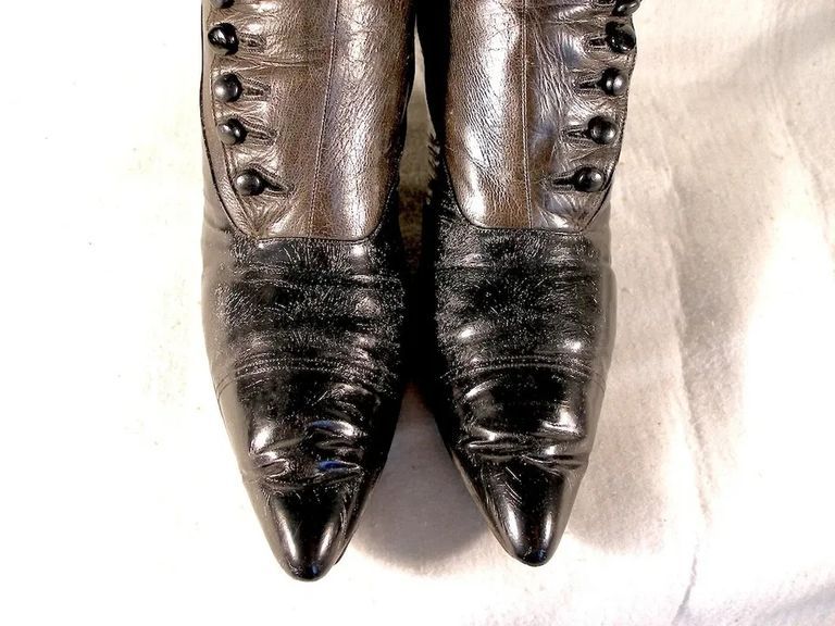 Women's Buttoned Ankle Boots - Image 4