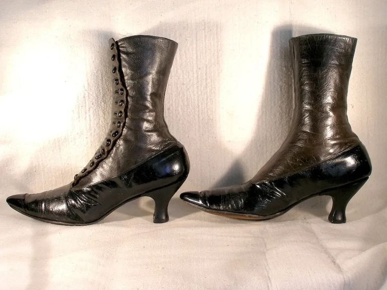 Women's Buttoned Ankle Boots