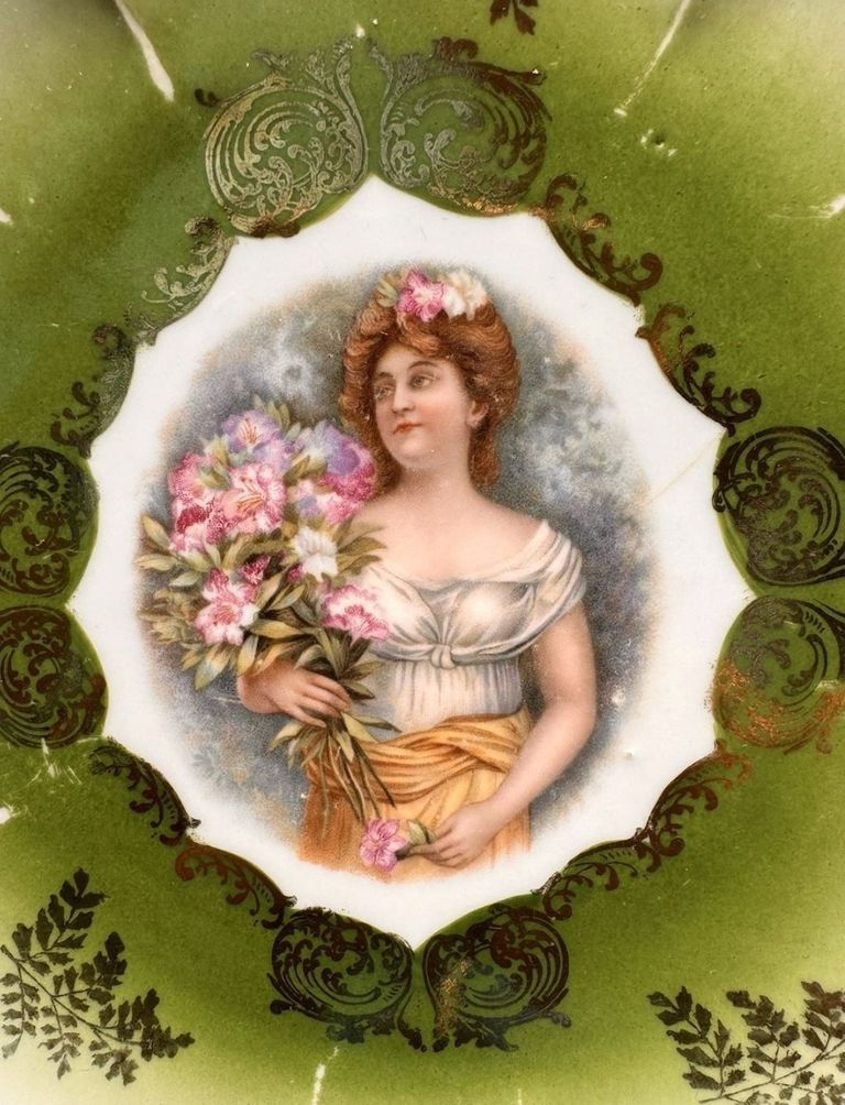 German Portrait Cabinet Plate with Art Nouveau Green Ground and Gilt Decoration - Image 2