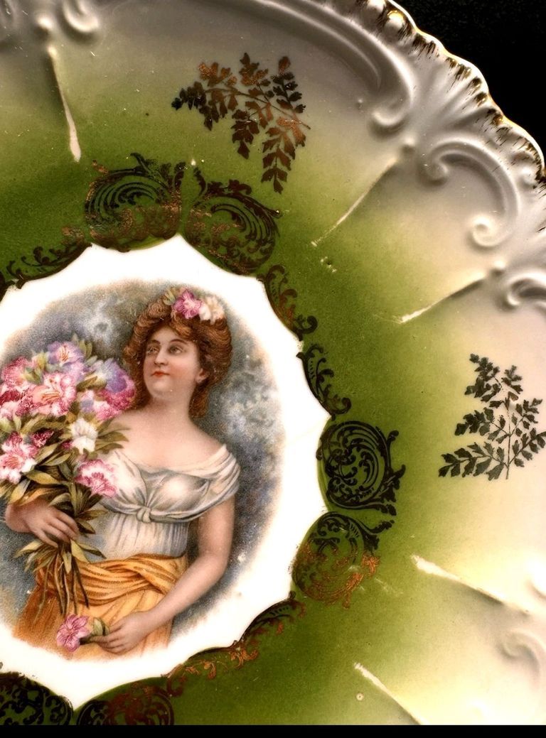 German Portrait Cabinet Plate with Art Nouveau Green Ground and Gilt Decoration - Image 3