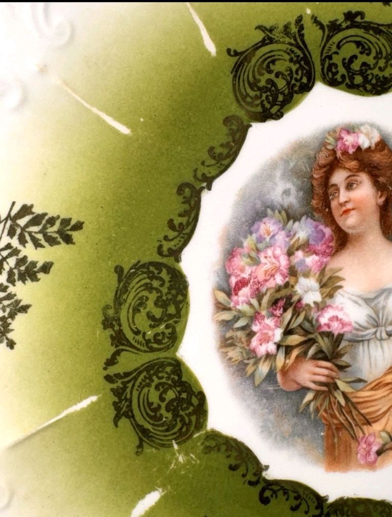 German Portrait Cabinet Plate with Art Nouveau Green Ground and Gilt Decoration - Image 4
