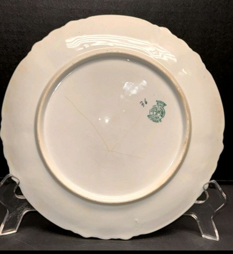 German Portrait Cabinet Plate with Art Nouveau Green Ground and Gilt Decoration - Image 5