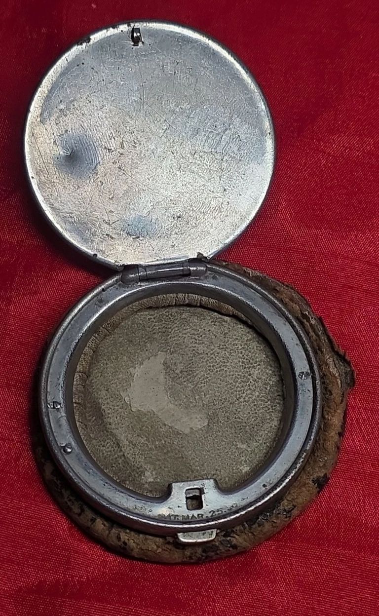 Victorian Repoussé Metal Coin Purse with Cherub Medallion - Image 2