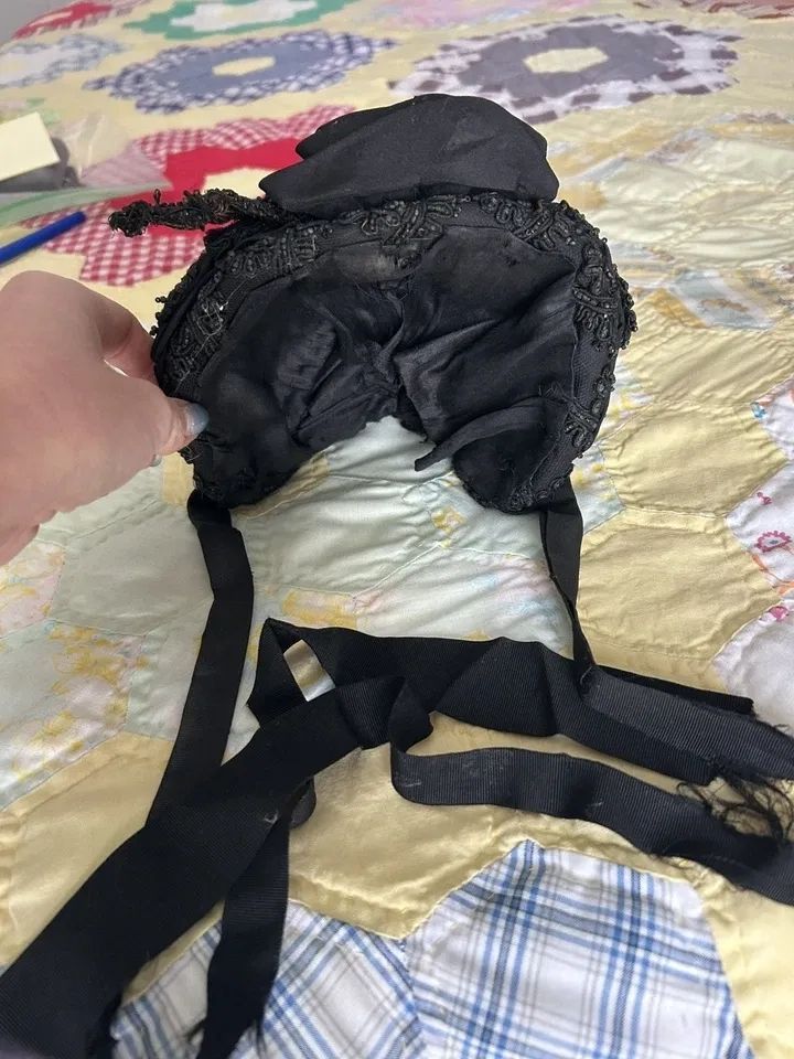 Woman's Bonnet - Image 2