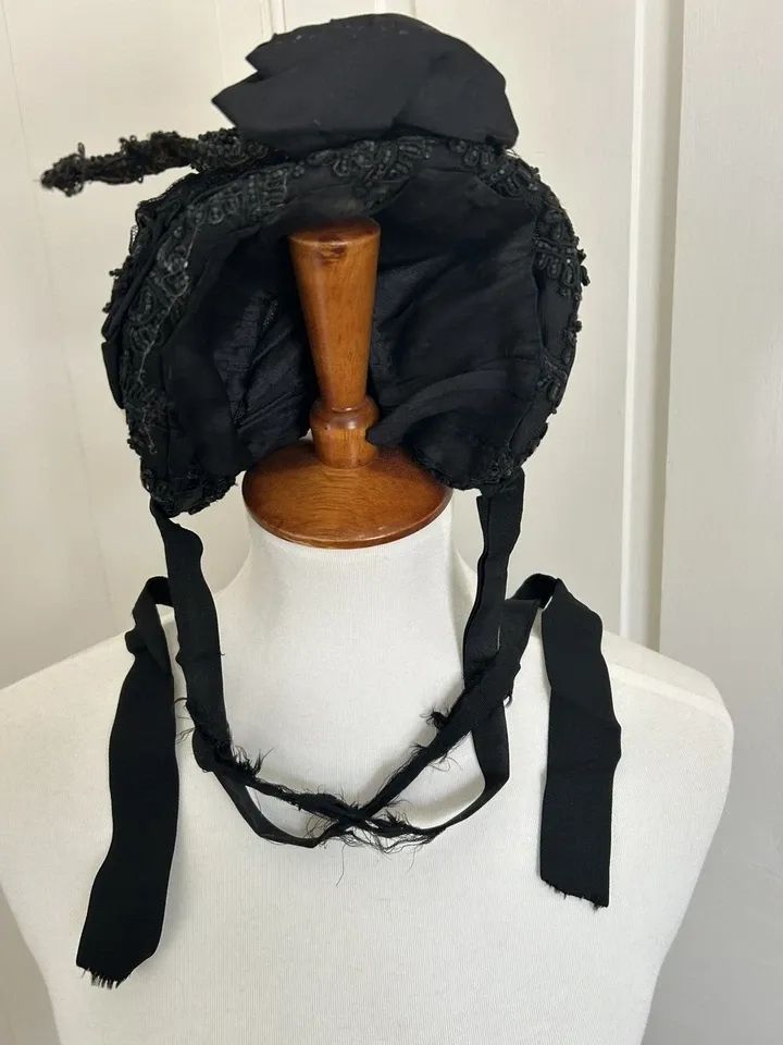 Woman's Bonnet - Image 3