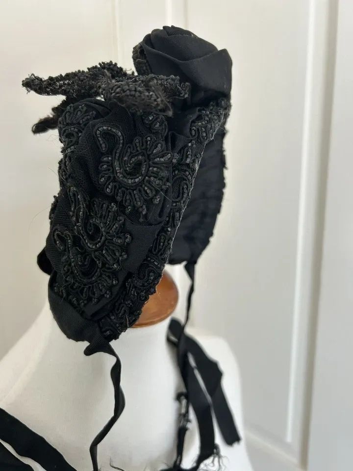 Woman's Bonnet - Image 4
